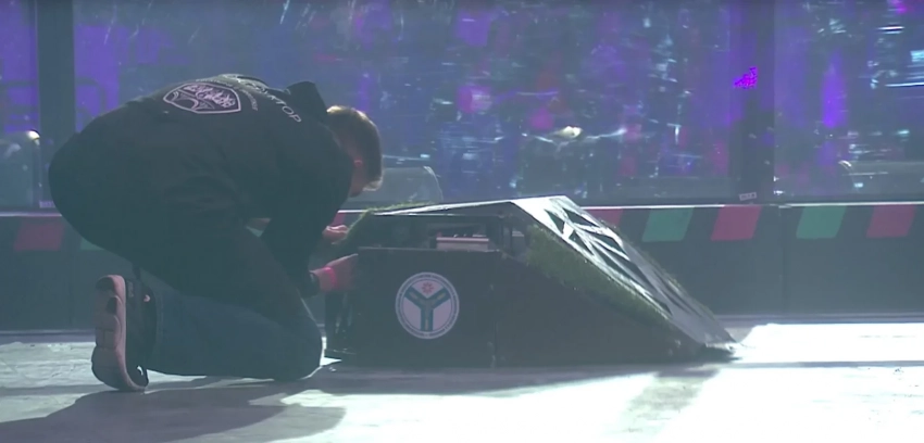 Из Саратова — на арену: робот «Чернозем» с флиппером на 1,8 тонны, как механический культиватор